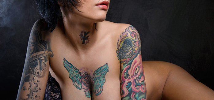 Tätowierte Frauen Telefonsex: Sexabenteuer mit geilen Tattoo